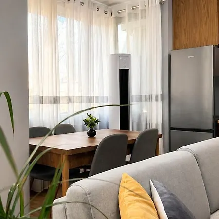 Modern 2br Near New Bazaar Walk To Center Apartamento