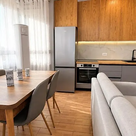 Modern 2br Near New Bazaar Walk To Center