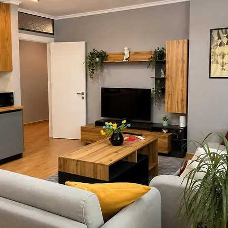 Modern 2br Near New Bazaar Walk To Center