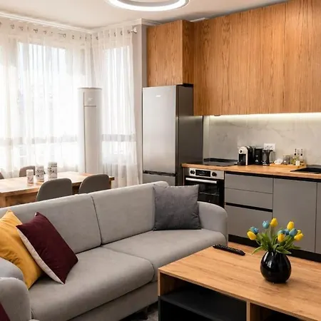 Modern 2br Near New Bazaar Walk To Center *