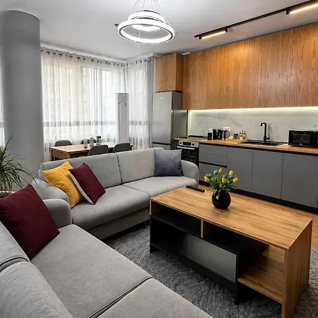 Modern 2br Near New Bazaar Walk To Center